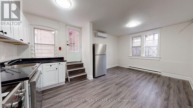 Photo - 1065 Bathurst St Unit 2
