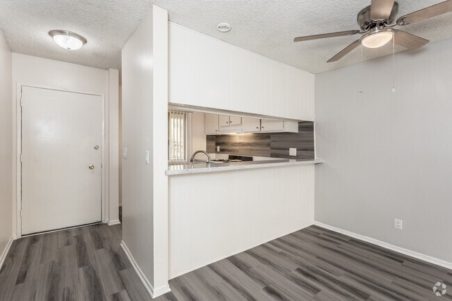 1BR, 1BA - 730 SF