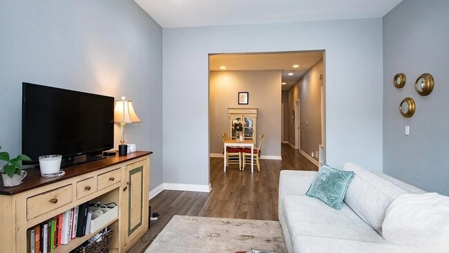 Photo - 1938 N Rockwell St Unidad 1