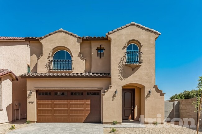 Building Photo - 4548 E Grandview St