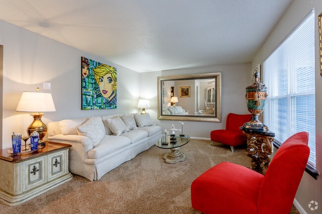 2BR, 2BA - 925 SF