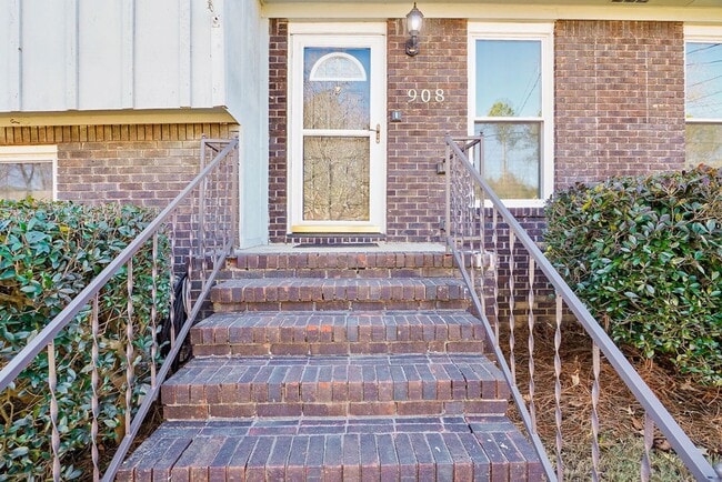 Photo - 908 Ryecroft Rd