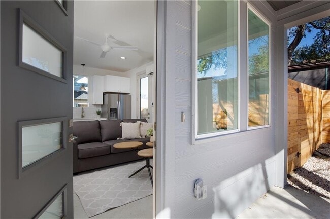 Photo - 2413 E 9th St