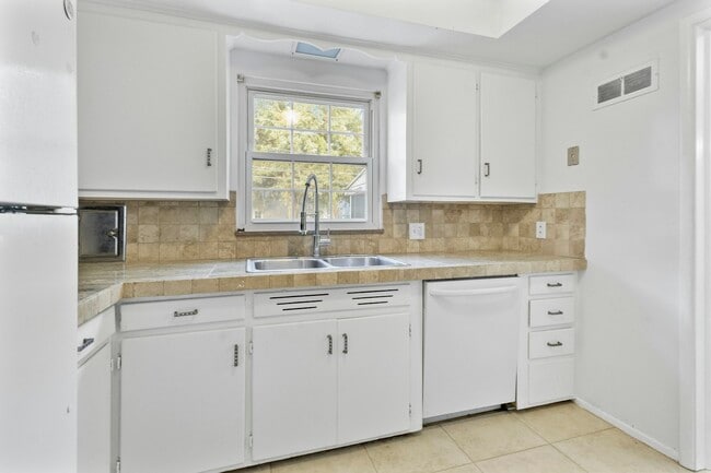 Photo - 3836 Woodmont Rd