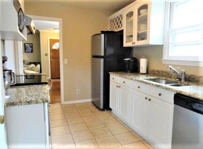 Photo - 1020 Elm Ave