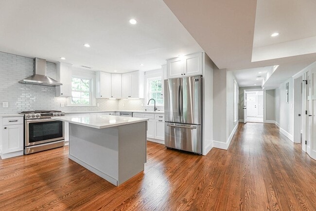 Building Photo - 52 Maple St Unit 2