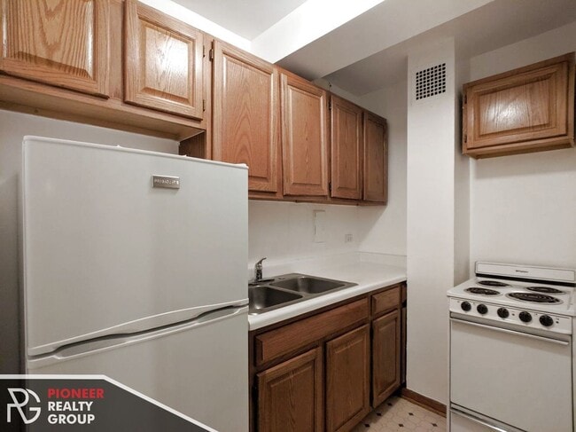 Photo - 4180 N Marine Dr Unit 1002