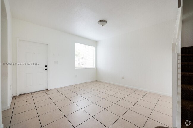 Building Photo - 2818 SE 16th Ave Rental