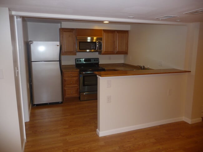 Building Photo - 5329 Queensberry Ave Unit 1A Rental