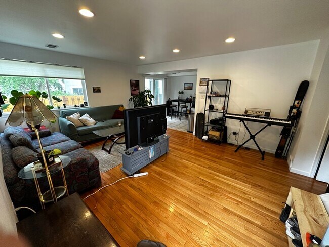 Photo - (2026 PRE-LEASING) Nicely maintained 2bd 1... Casa Adosada