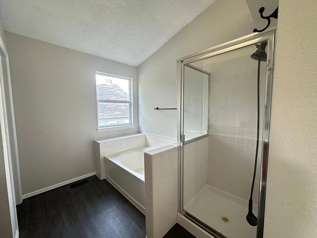 Baño principal - 18890 E Whitaker Cir