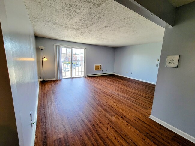 Building Photo - 300 Smithfield Rd Unit #1-10