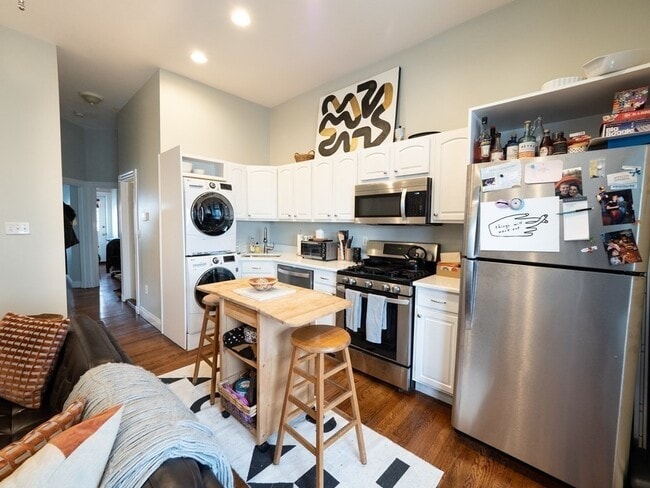 Building Photo - 25 Fort Ave Unit 2
