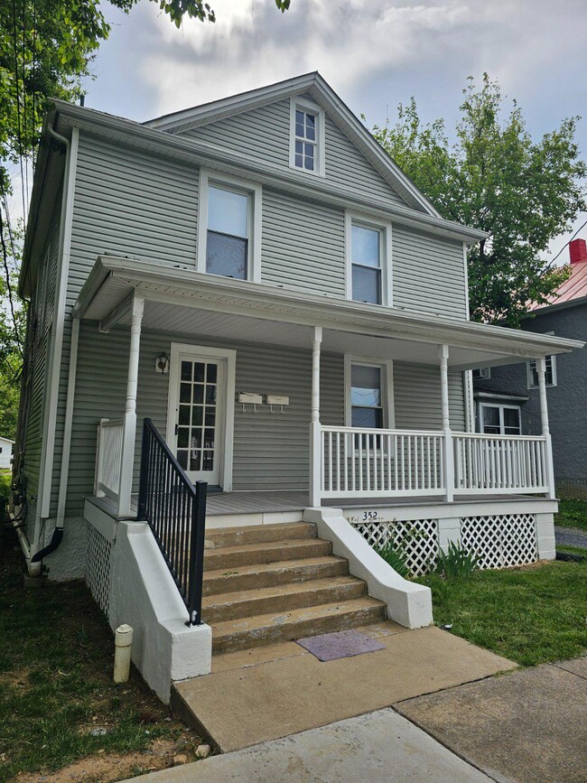 Building Photo - 352 Blue Ridge Ave Unit B