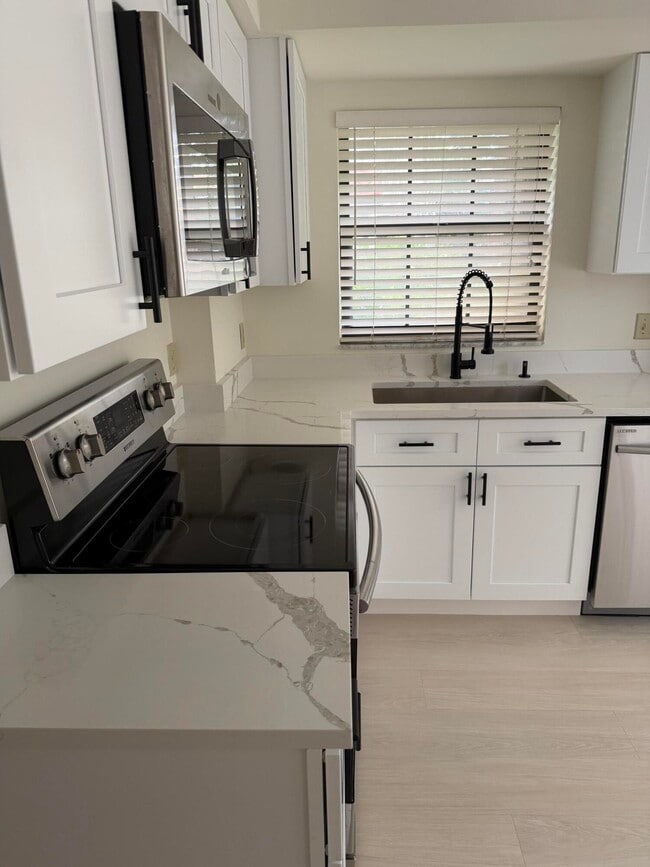 Photo - 13505 Fountain View Blvd