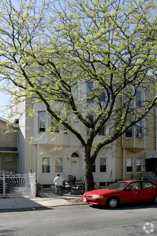 Photo - 71 Schaefer St Apartments