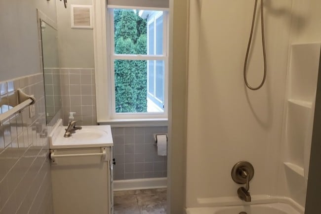 Bathroom - 454 W Wisconsin Ave Unit 2