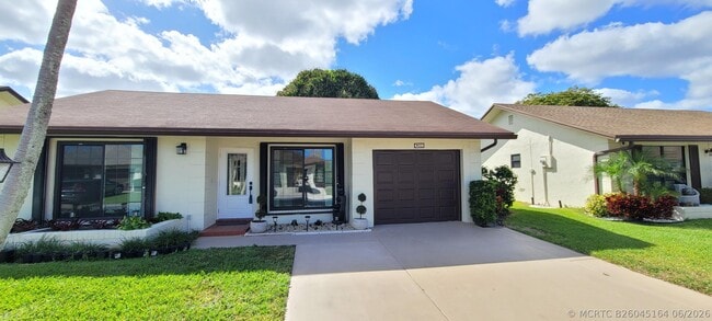 Photo - 6209 Olivewood Cir