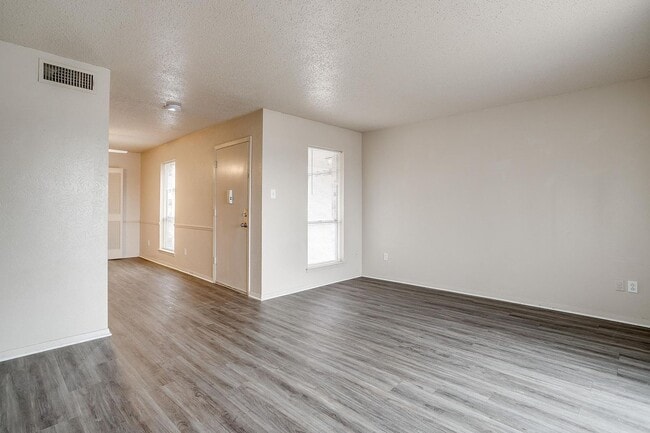 Photo - ASK ABOUT OUR HALF OFF FIRST MONTH'S RENT Unit 1635 Westridge