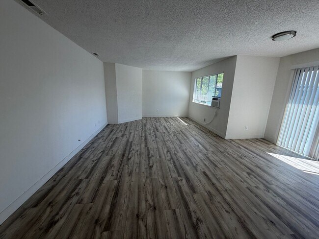 3075 Berrum Pl Unit 4