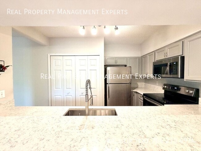 Photo - 20119 Henderson Rd Unit J