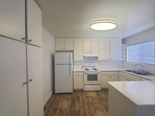 Paseo Del Prado Apartments!
