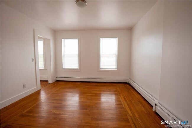 Photo - 100 Lyon St