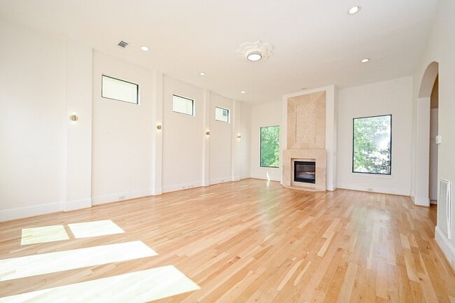 Photo - 1825 W 24th St