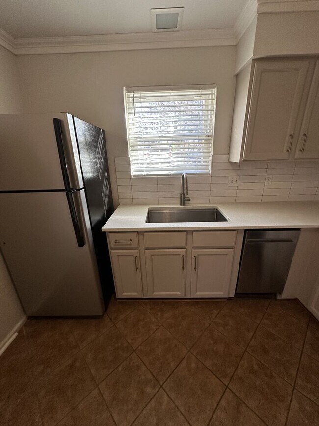 Photo - 3 Bedroom 2.5 Bathroom Condo!