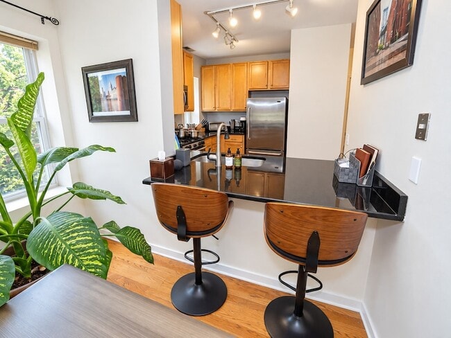 1021 E 46th St Unit 2N
