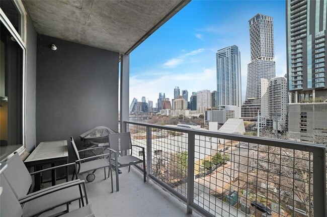 Building Photo - 54 Rainey St Unit 1018