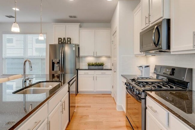 Photo - 7100 Kane St