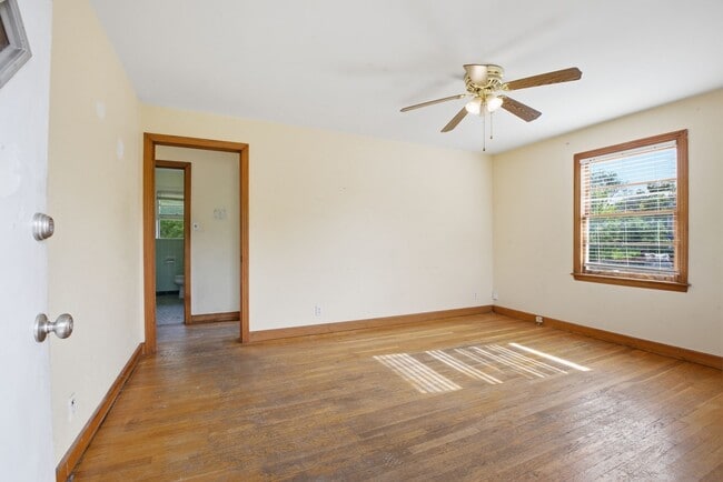 Photo - 905 W Eastland Ave