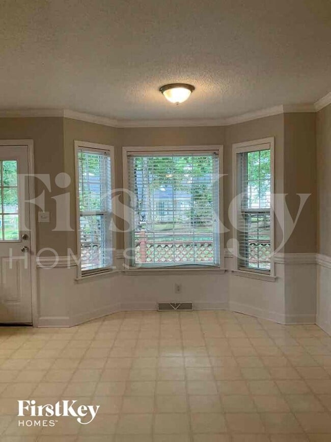 Photo - 110 Longbridge Dr