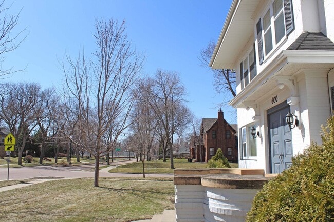 Photo - All Utilites and Fully Furnished 2 Bedroom! Unit 600 E 21st St. #4 (F)