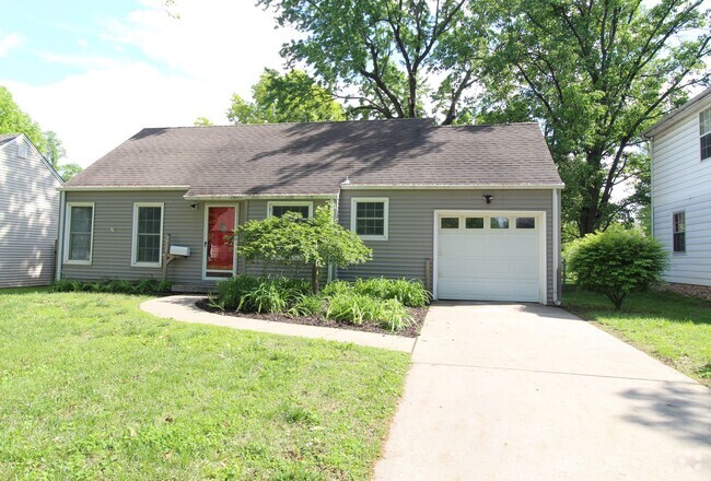 Building Photo - 2 Bedroom 1 Bath Home in Roeland Park