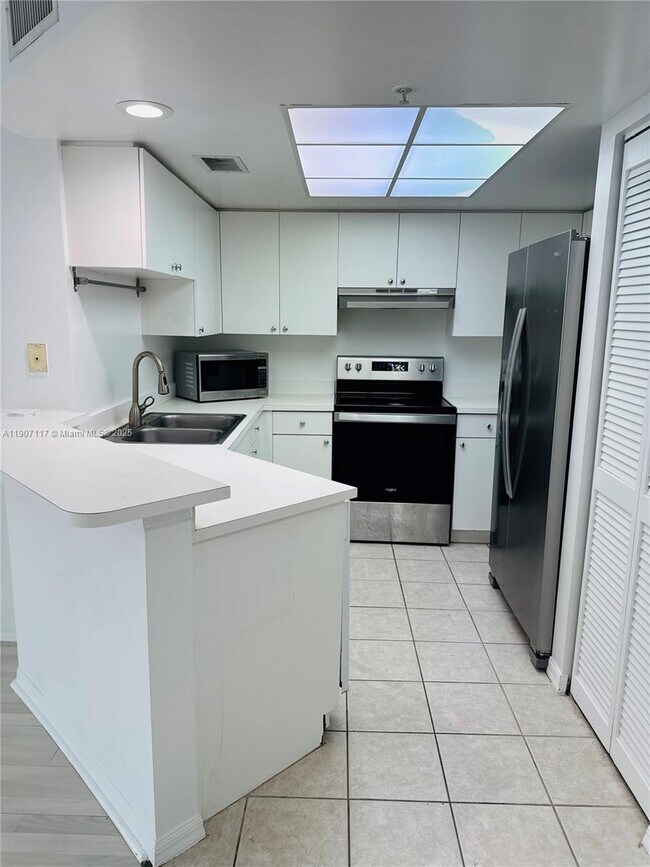 Photo - 2009 SE 10th Ave Unit 315