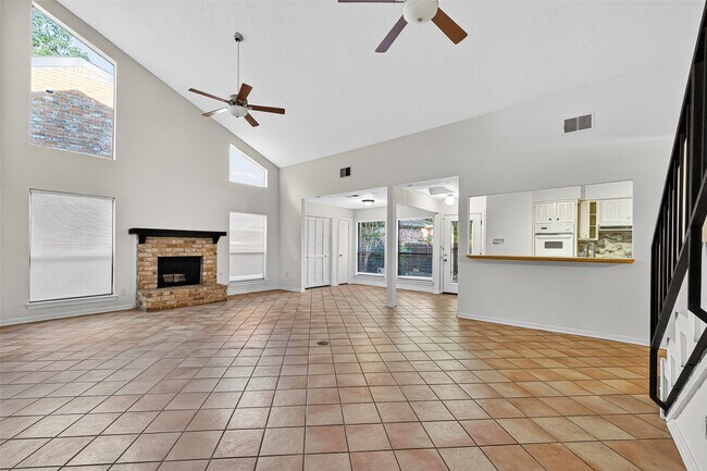 Photo - 812 Fleetwood Pl Dr