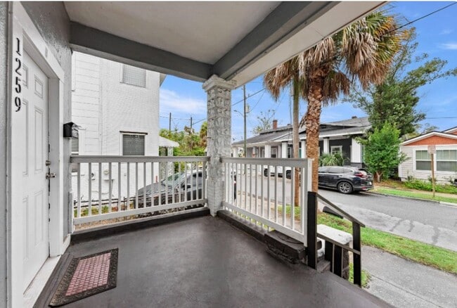 Photo - 1259 Hart St