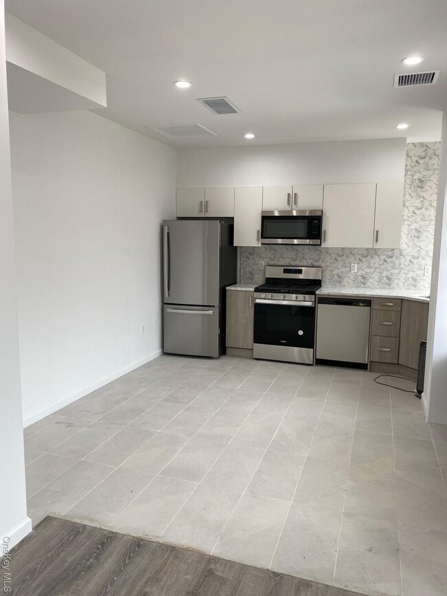 Photo - 201-5 17th Ave