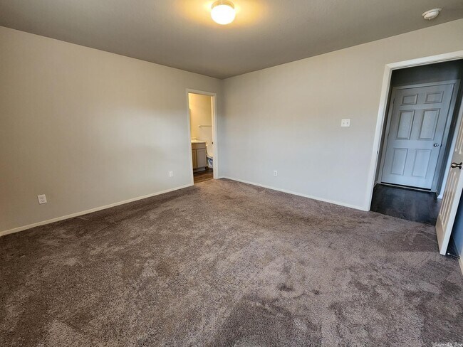 Photo - 2405 Vivian Dr