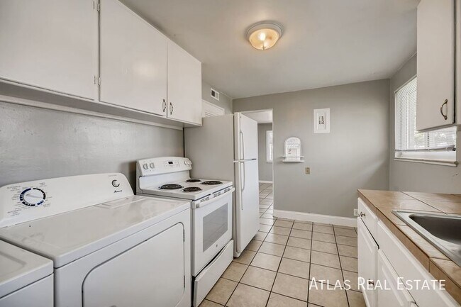 Photo - 1395 Lansing St
