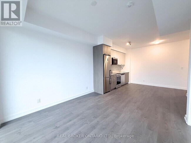 Photo - 75 James St S Unit 824