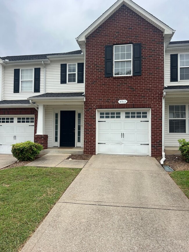 Building Photo - CONVIENT... TOWNHOME 2 BEDROOM 2.5 BATH