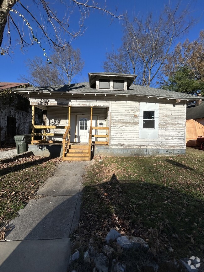 Building Photo - 1010 E 18th St Rental