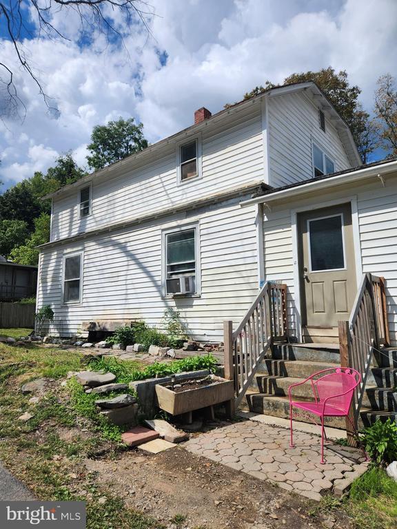 Photo - 320 Biser St House