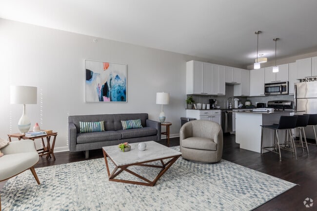 1BR, 1BA - 779SF - Living