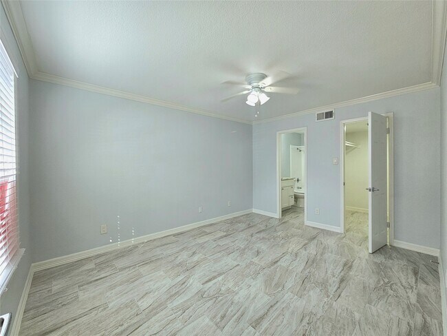 Photo - 9700 Leawood Blvd