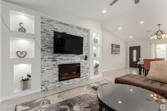 Building Photo - 5302 E Blanche Dr Rental