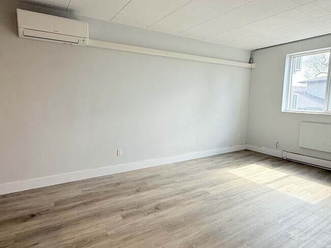 Photo - 471 Tecumseh Rd W Unité 306